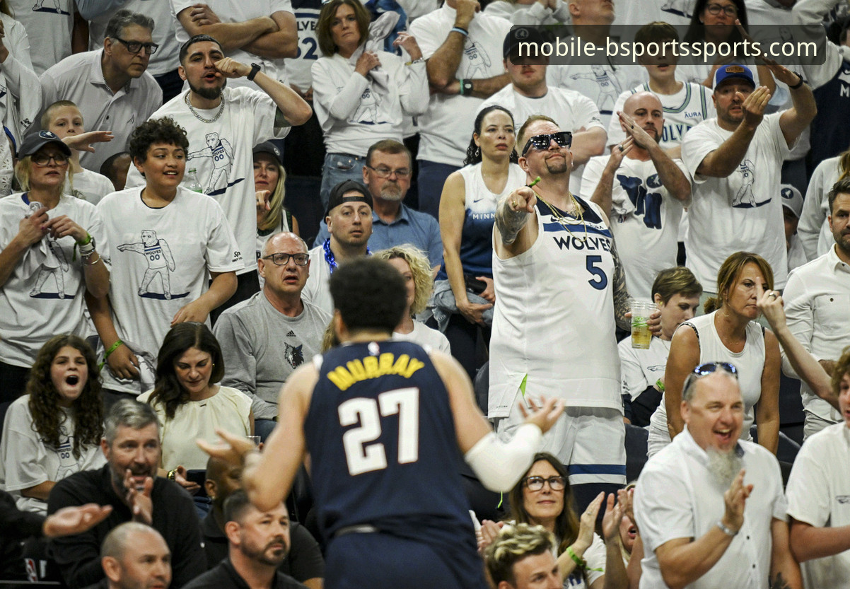 bsports最新版客户端 资深用户分享:如何通过BSports手机版洞察一场进攻盛宴的战术细节